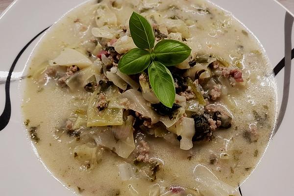 Pointed Cabbage and Spinach Stew with Minced Meat