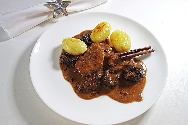 Pork Fillet with Prunes in Wine Sauce