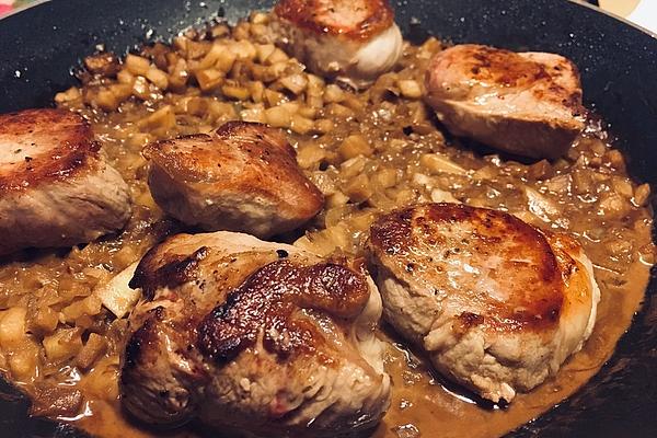 Pork Medallions with Apple and Cream Sauce