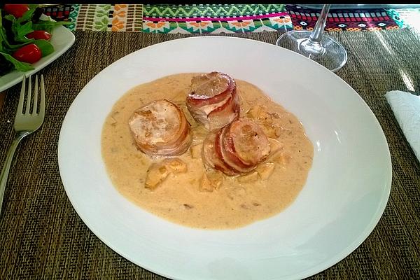 Pork Medallions with Apple-honey-cream Sauce