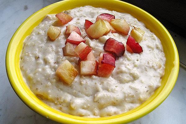 Porridge with Fresh Fruit and Cinnamon