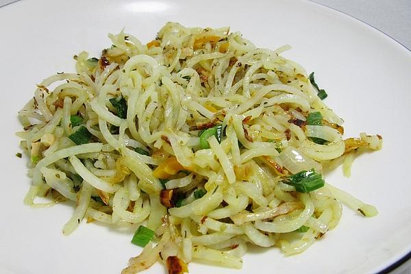 Potato Spaghetti with Leek and Chilli