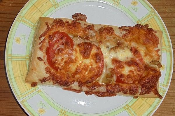 Puff Pastry Boat with Servelatwurst, Chili À La Didi