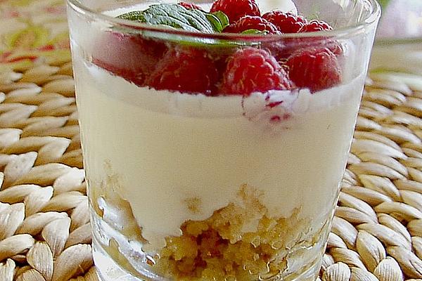 Quark Cream with Raspberries, Crunchy Muesli and Amarettini