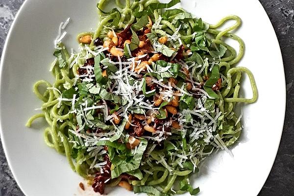 Quick Spaghetti with Sun-dried Tomatoes, Olives and Chilli