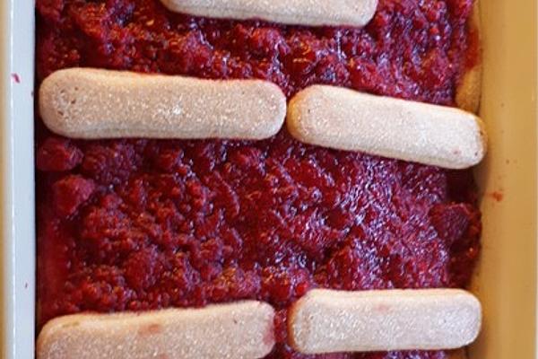 Raspberries with Ladyfingers