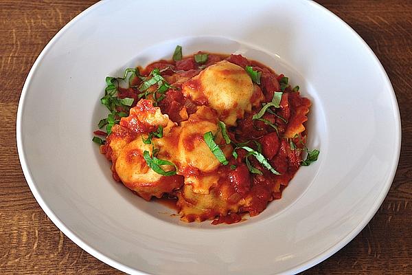 Ravioli with Ricotta Filling and Fresh Tomato Sauce