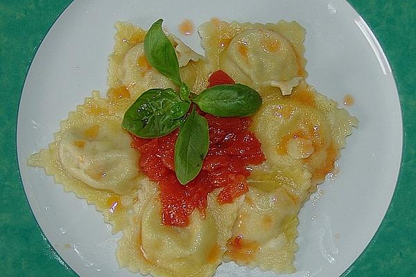 Ravioli with Salmon Filling in Warm Tomato Oil