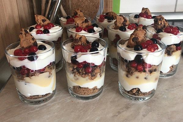 Red Currant Layered Dessert with Cookies
