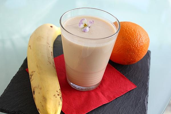 Refreshing Yoghurt Fruit Drink with Mint