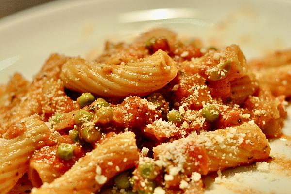 Rigatoni in Ham – Cream – Sauce