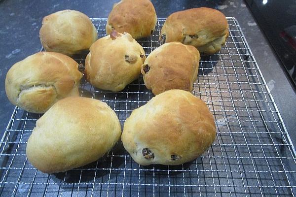 Rolls with Nuts, Seeds and Raisins