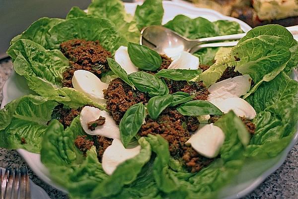 Salad with Tomato Pesto and Mozzarella