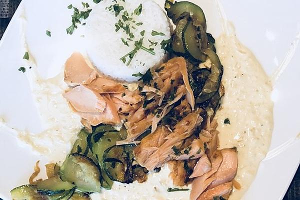 Salmon Fillets with Lemon Sauce and Parsley Rice