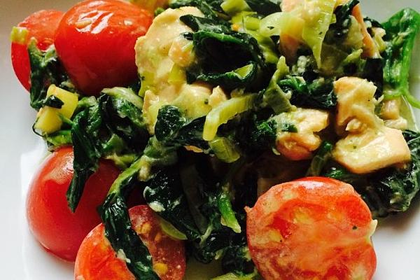 Salmon in Spinach and Cheese Sauce