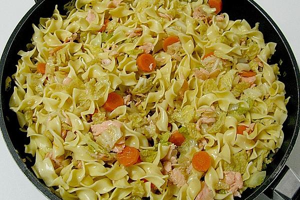 Savoy Cabbage in Cream Sauce with Ribbon Noodles and Salmon