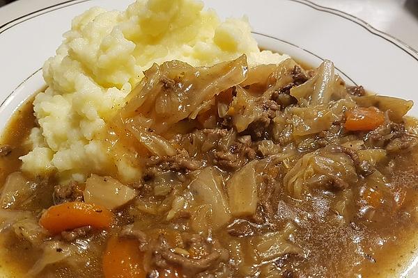 Savoy Cabbage – Minced Meat – Pot