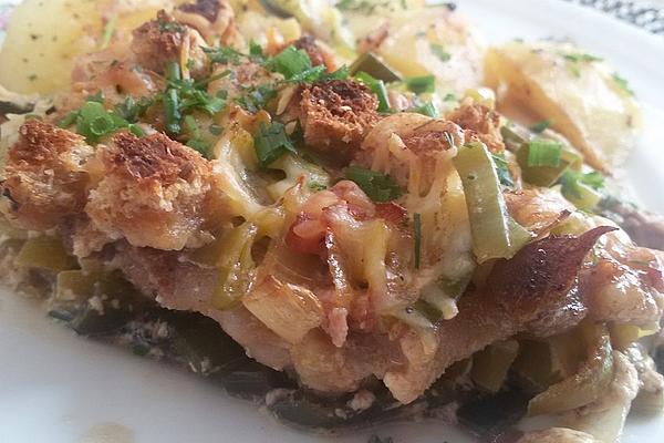 Schnitzel – Casserole with Leek – Cheese – Crust