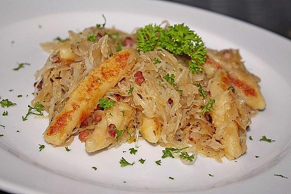 Schupfnoodle Cabbage Pan