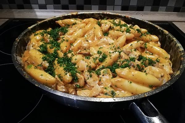 Schupfnoodle Pan with Chicken and Leek