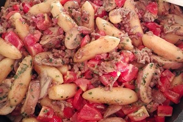 Schupfnoodle Pan with Mushrooms and Herbs