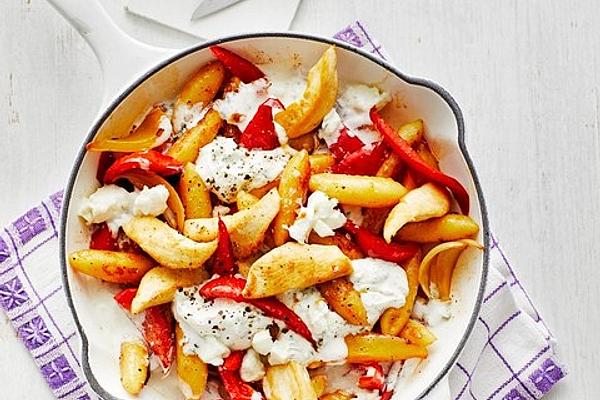 Schupfnoodle Pan with Vegetables and Mozzarella