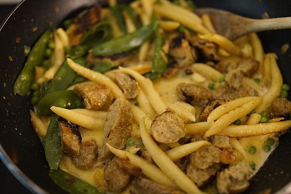 Schupfnudel Pan with Vegan Bratwurst