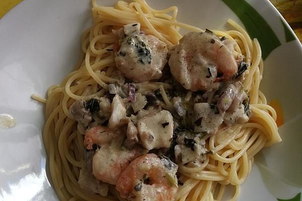 Seafood – Cream Sauce with Spaghetti