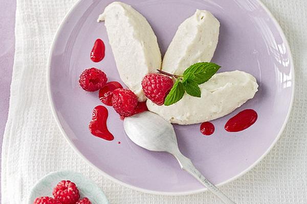 Semolina Flammeri with Marzipan