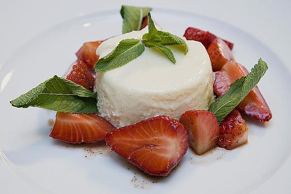 Semolina Flammeri with Strawberries in Balsamic Vinegar