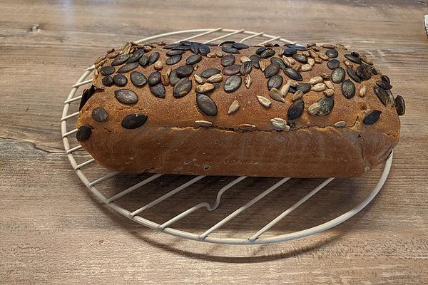 Six-core Bread with Wheat Sourdough Robert