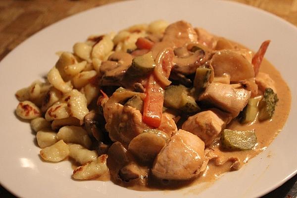 Sliced ​​chicken Stroganoff
