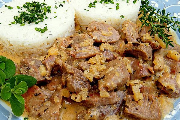 Sliced ​​meat in Calvado Cream with Apple
