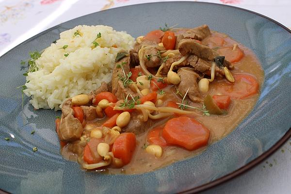 Sliced ​​meat with Vegetables in Peanut Sauce