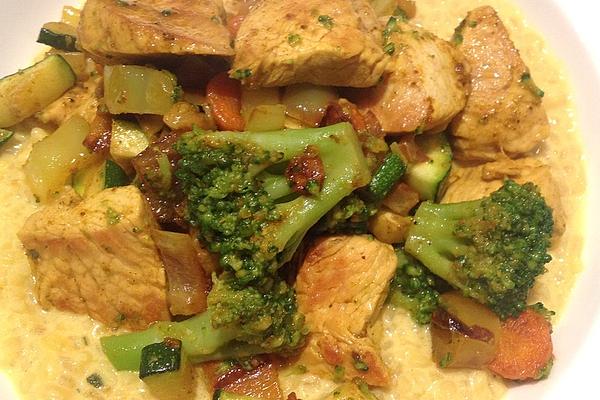 Sliced ​​turkey Curry with Coconut Bulgur and Vegetables