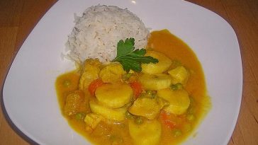 Sliced ​​turkey in Banana – Zucchini – Curry