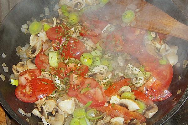 Sliced ​​turkey with Mushrooms on Rice