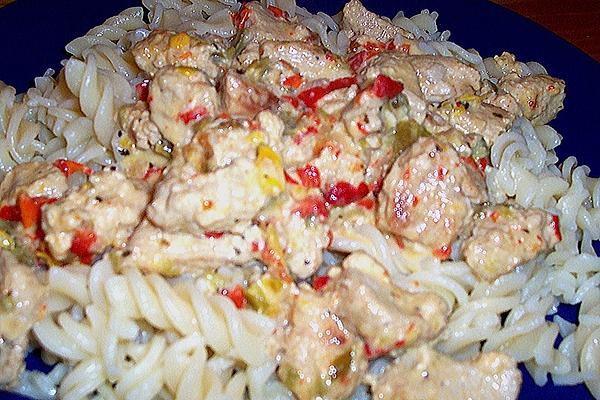 Sliced ​​turkey with Paprika – Cream Sauce from Wok