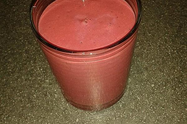 Smoothie with Beetroot and Avocado