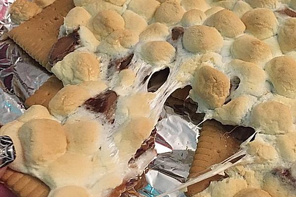 Smores Nachos À La Tasty