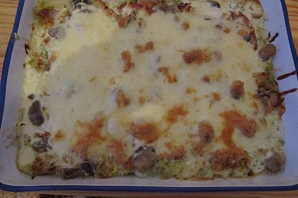 Spaetzle-pointed Cabbage Casserole