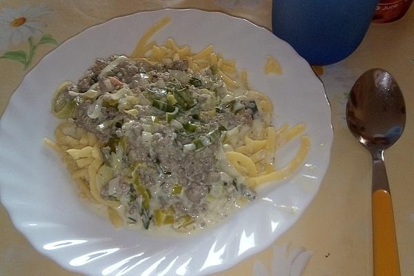 Spaetzle with Cheese – Leek – Minced Meat Sauce