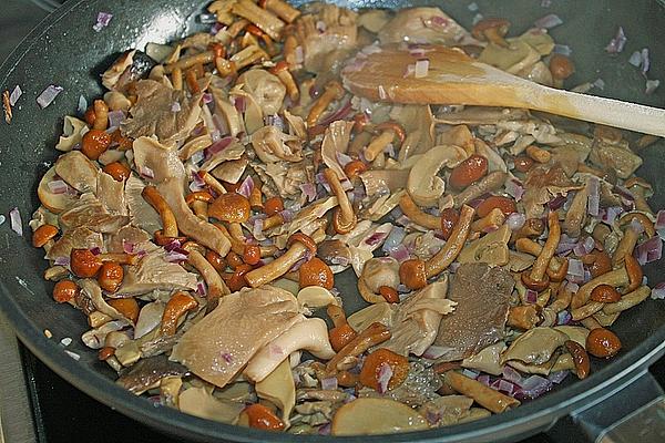 Spaetzle with Mushroom – Cheese – Sauce