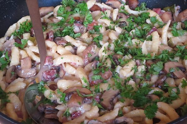 Spaetzle with Mushroom Sauce