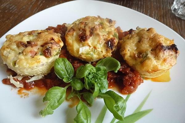 Spaghetti Muffins with Tomato Sauce