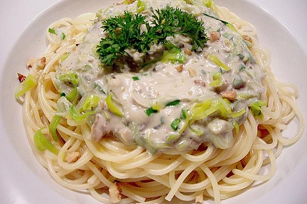 Spaghetti with Cheese – Walnut Sauce