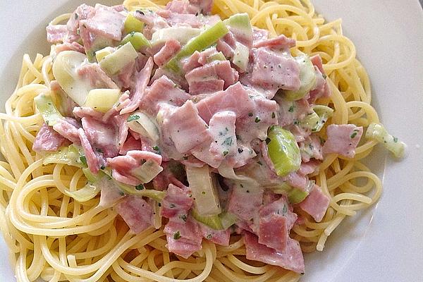 Spaghetti with Ham, Leek, Cheese and Cream Sauce