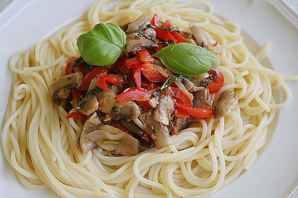Spaghetti with Lukewarm Mushroom and Pepper Salad