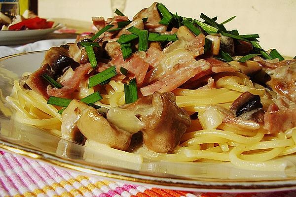 Spaghetti with Mushroom – Ham – Cream Sauce