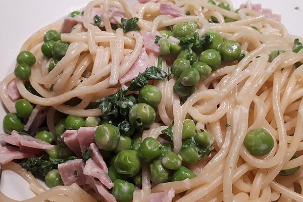 Spaghetti with Peas and Ham in Cream Sauce